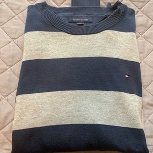 Tommy Hilfiger sweater size large